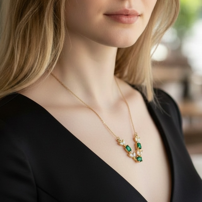 Emerald Véra Necklace